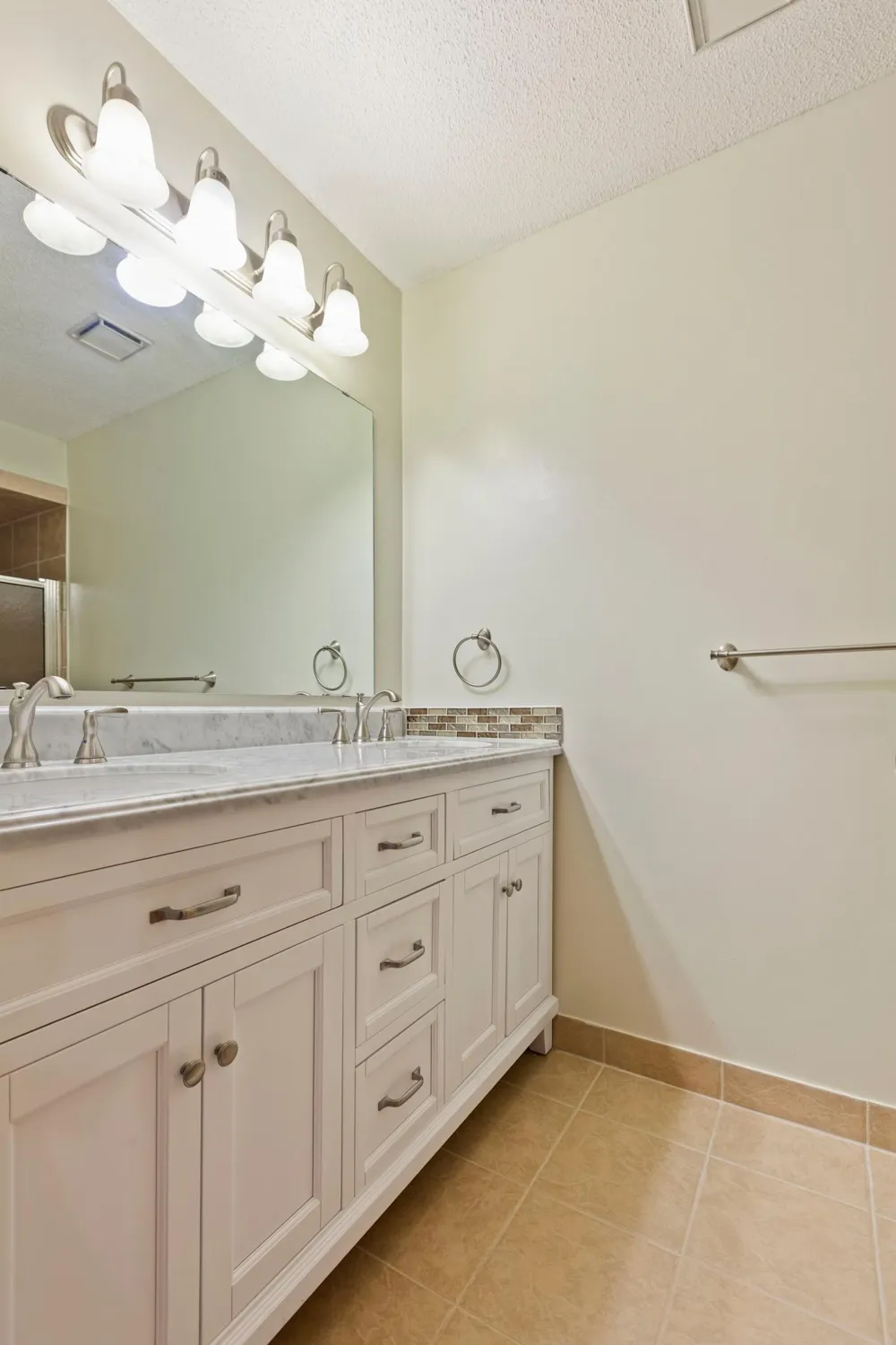 5546 Village Drive Edina, MN 55439