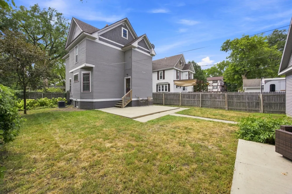 819 8th Avenue Fargo, ND 58102