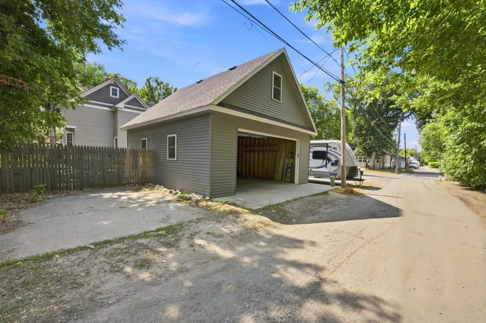819 8th Avenue Fargo, ND 58102