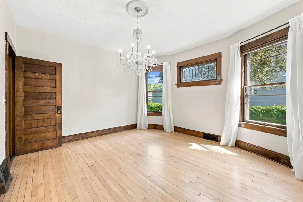 819 8th Avenue Fargo, ND 58102
