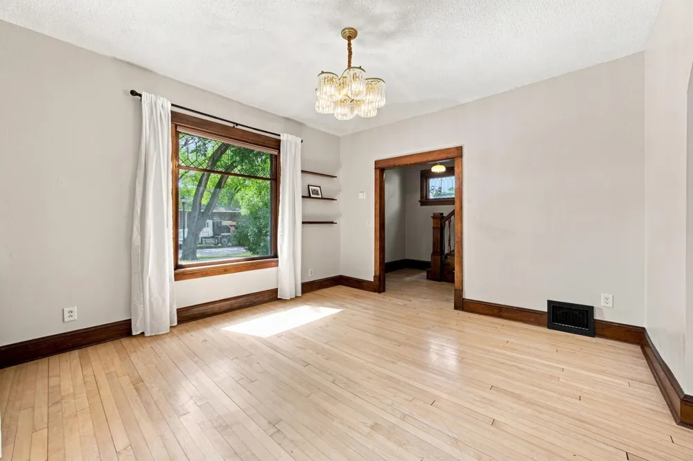 819 8th Avenue Fargo, ND 58102
