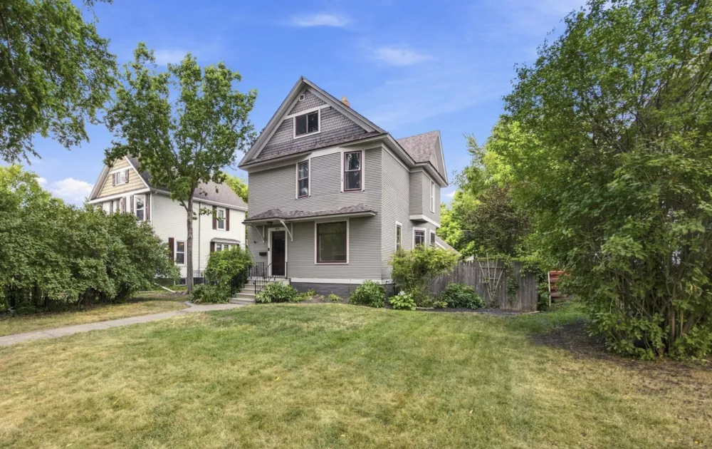 819 8th Avenue Fargo, ND 58102
