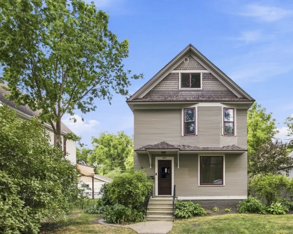 819 8th Avenue Fargo, ND 58102