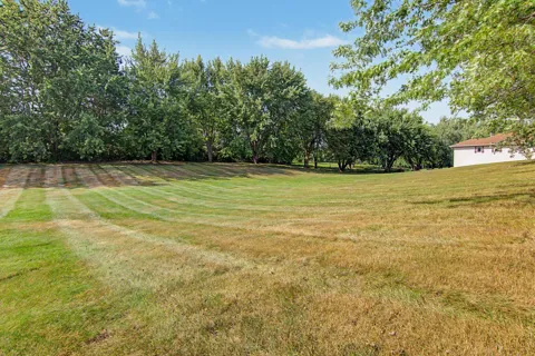 2027 and 2029 Highland Circle W