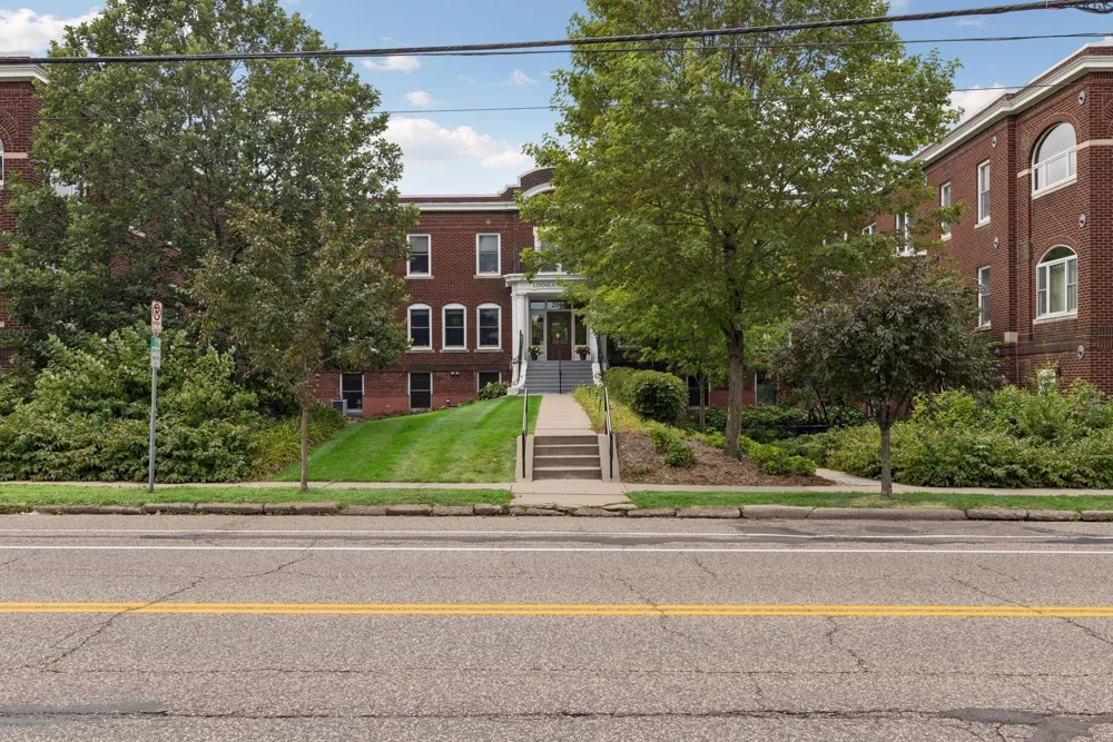 2040 Como Avenue #104 Saint Paul, MN 55108