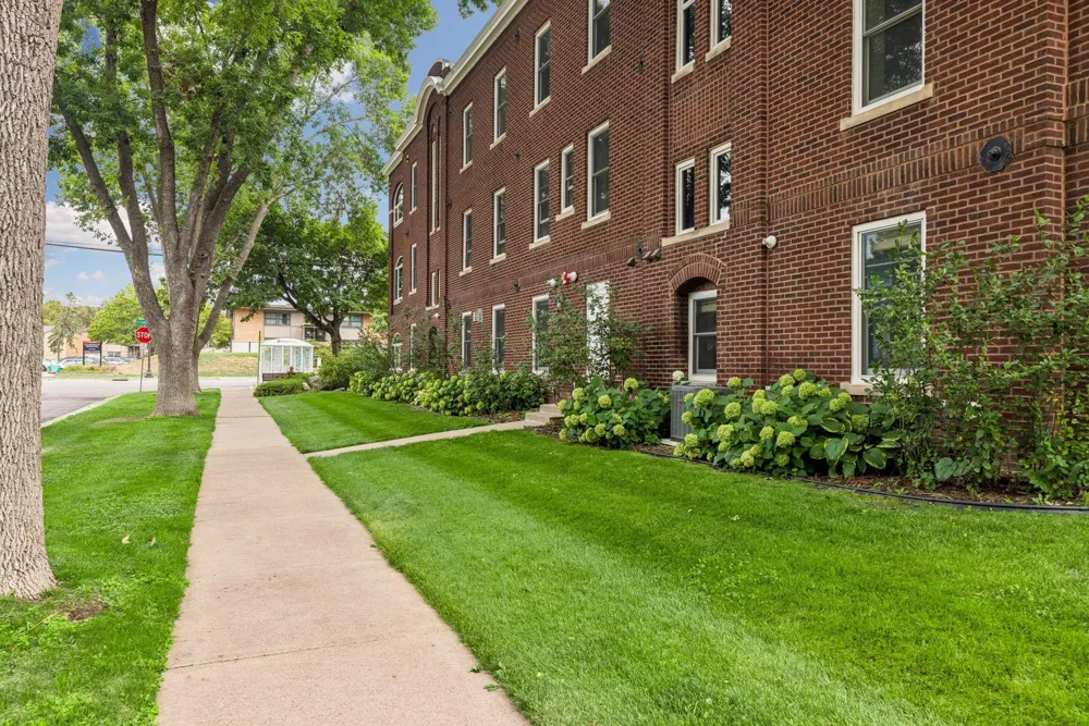 2040 Como Avenue #104 Saint Paul, MN 55108