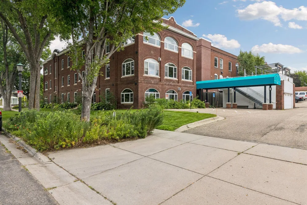 2040 Como Avenue #104 Saint Paul, MN 55108