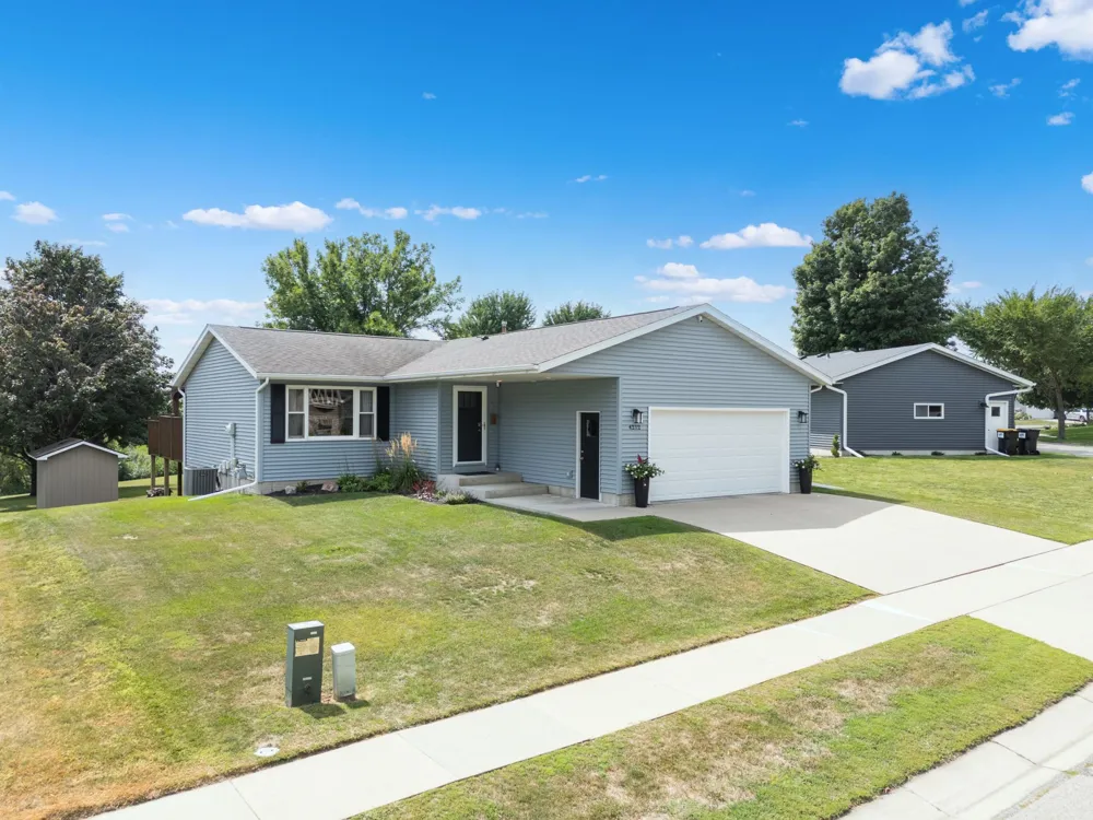 4212 Sapphire Lane NW Rochester, MN 55901