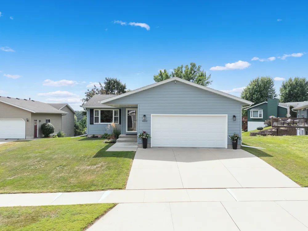 4212 Sapphire Lane NW Rochester, MN 55901