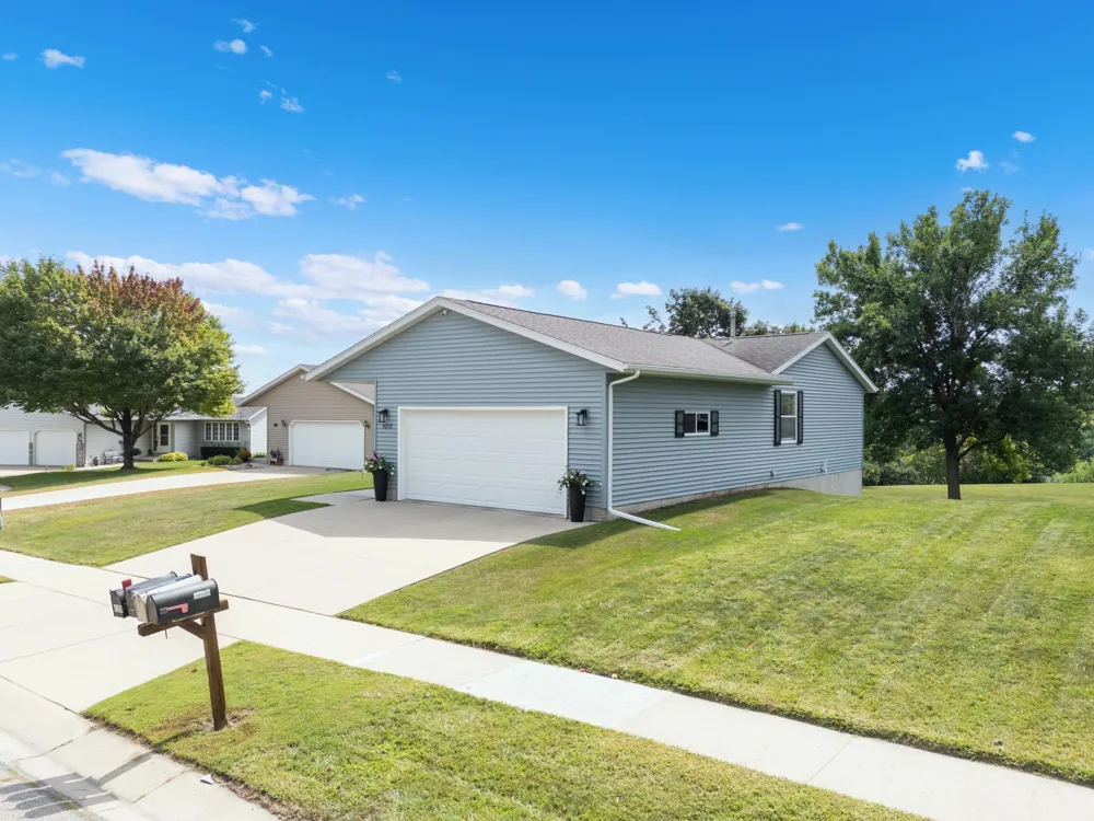 4212 Sapphire Lane NW Rochester, MN 55901