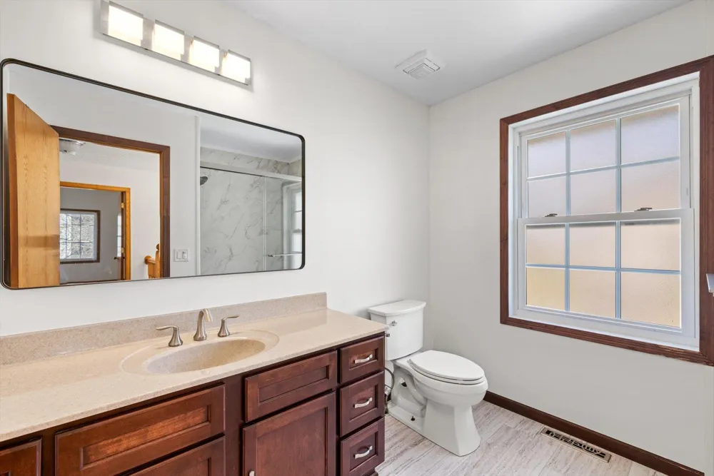 952 Moonlight Drive Woodbury, MN 55125