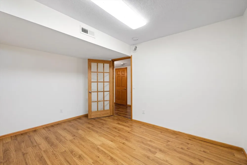 952 Moonlight Drive Woodbury, MN 55125
