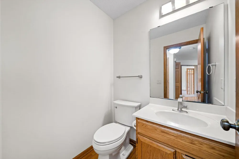952 Moonlight Drive Woodbury, MN 55125