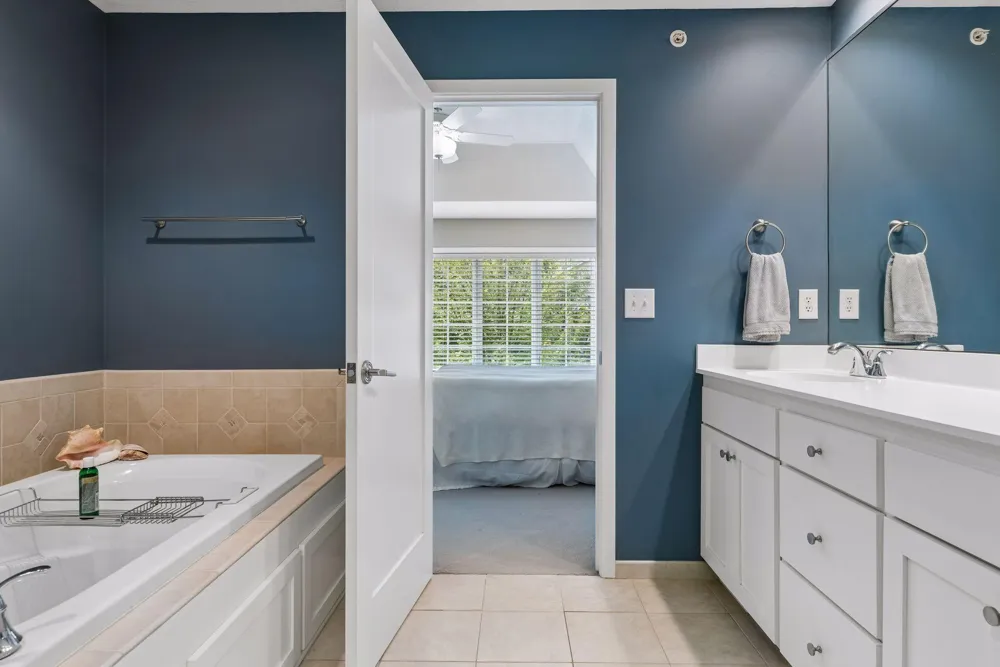 533 Willoughby Way W Minnetonka, MN 55305