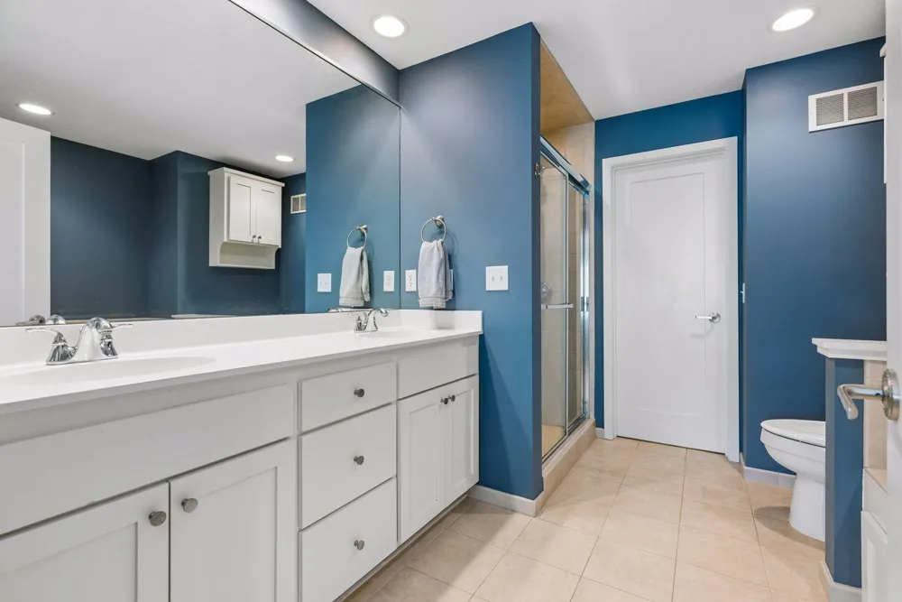 533 Willoughby Way W Minnetonka, MN 55305