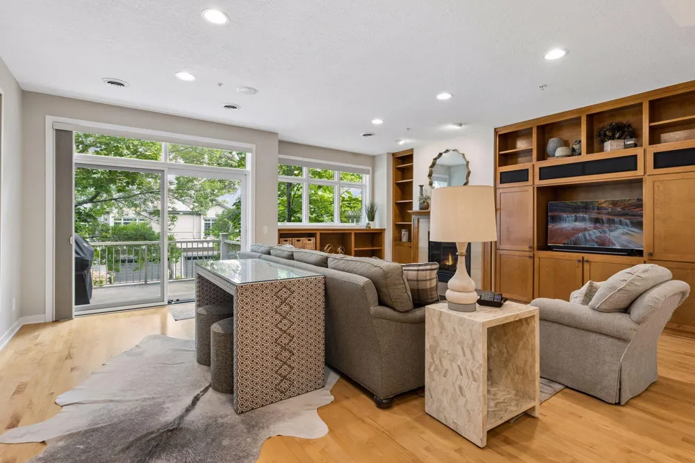 533 Willoughby Way W Minnetonka, MN 55305