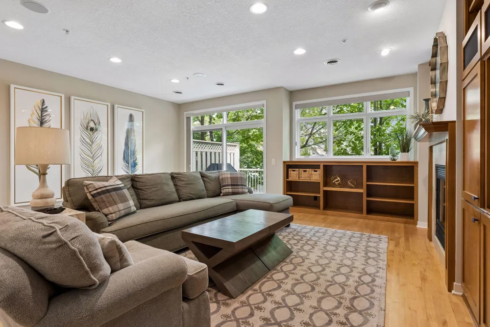 533 Willoughby Way W Minnetonka, MN 55305