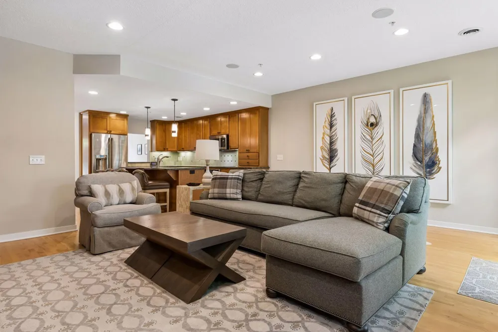 533 Willoughby Way W Minnetonka, MN 55305