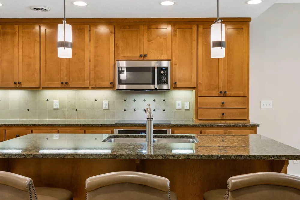 533 Willoughby Way W Minnetonka, MN 55305