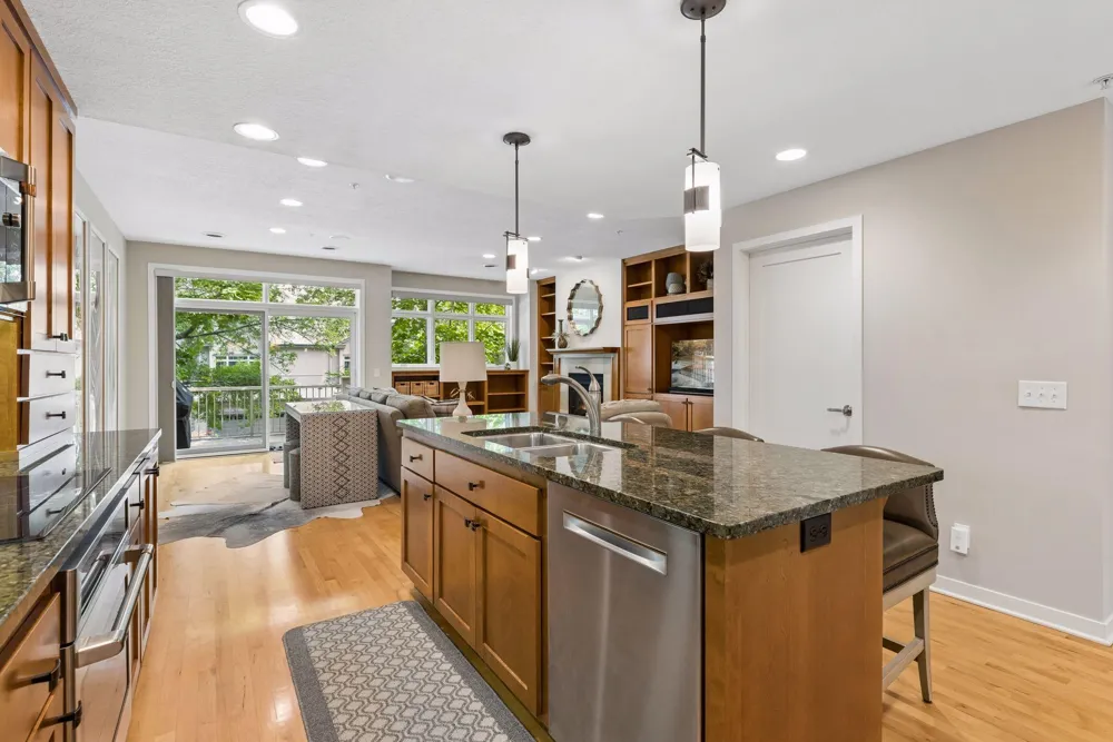 533 Willoughby Way W Minnetonka, MN 55305