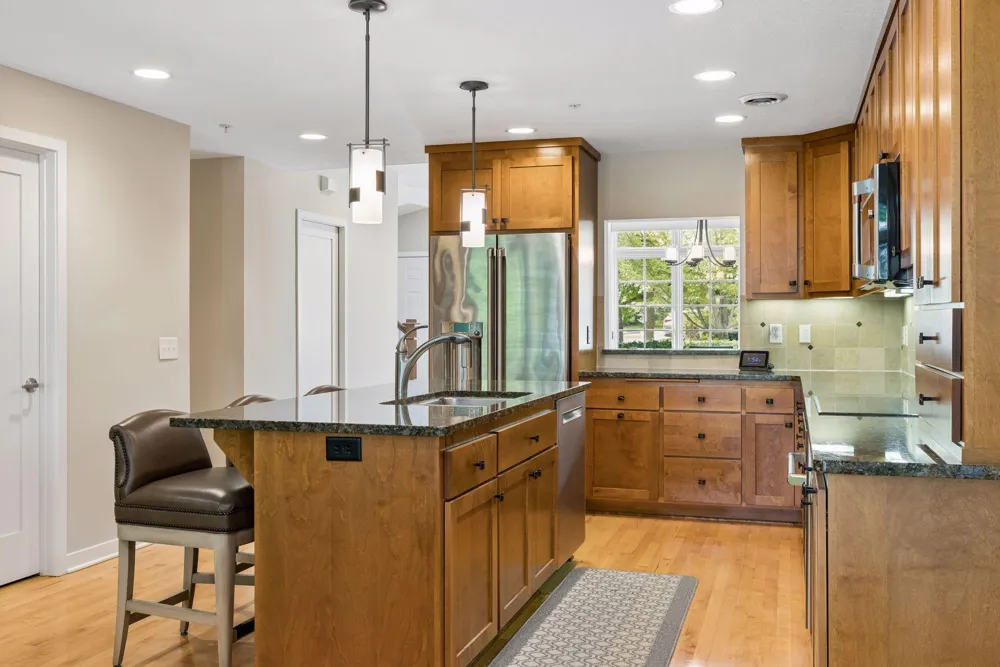 533 Willoughby Way W Minnetonka, MN 55305