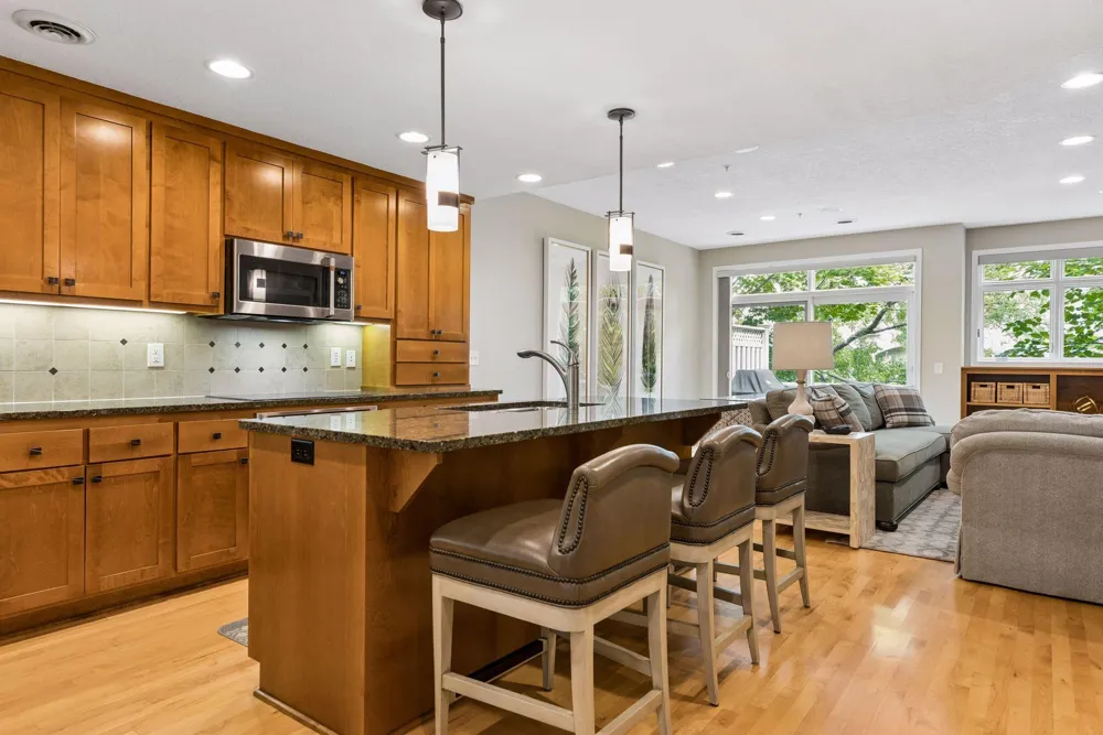 533 Willoughby Way W Minnetonka, MN 55305