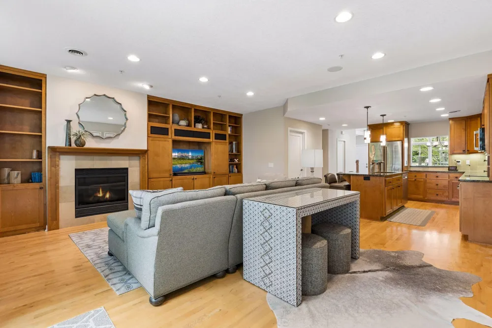 533 Willoughby Way W Minnetonka, MN 55305