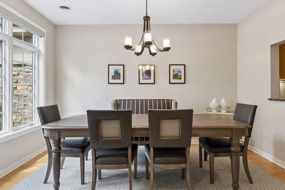 533 Willoughby Way W Minnetonka, MN 55305