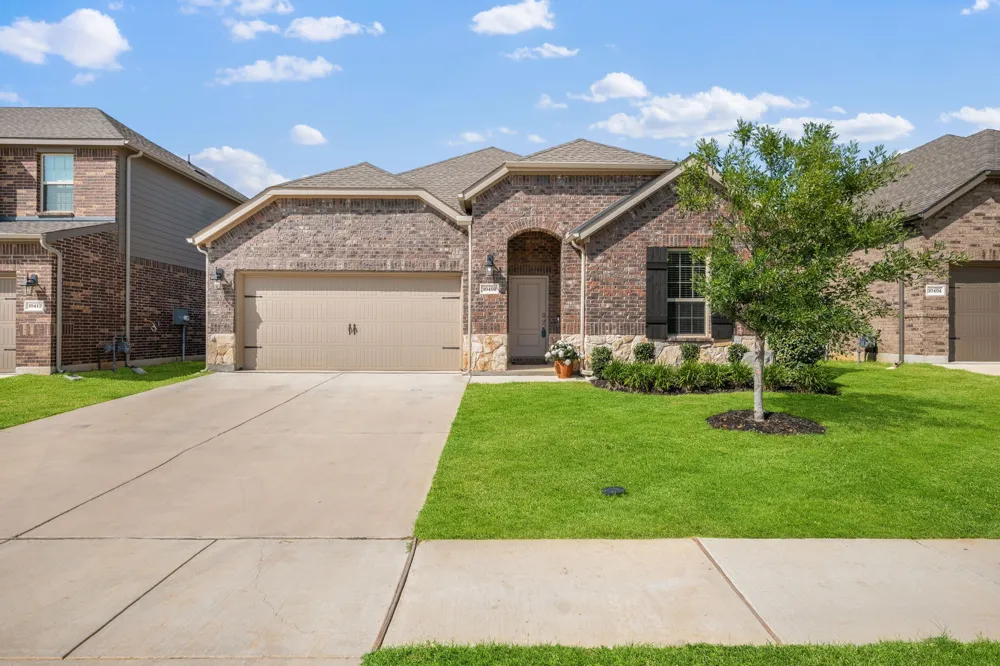10408 Bluestone Lane Aubrey, TX 76227