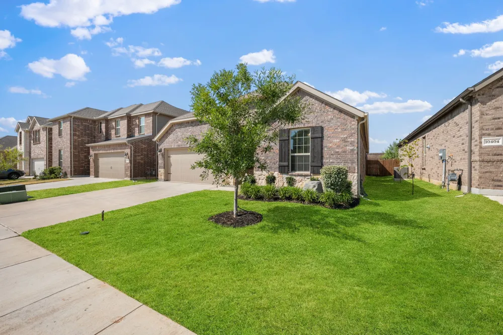 10408 Bluestone Lane Aubrey, TX 76227