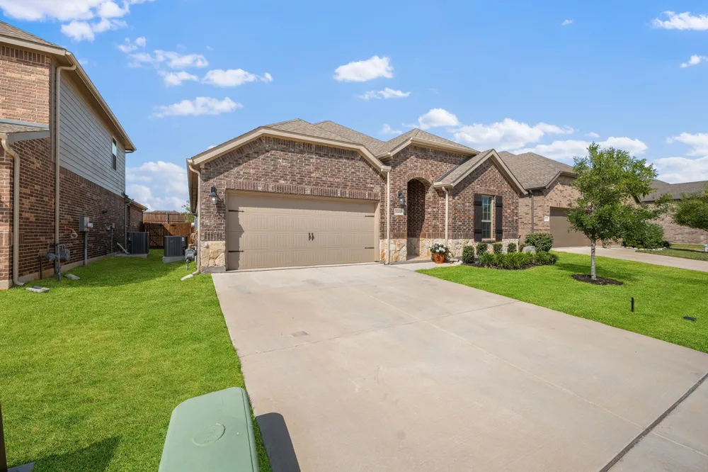 10408 Bluestone Lane Aubrey, TX 76227