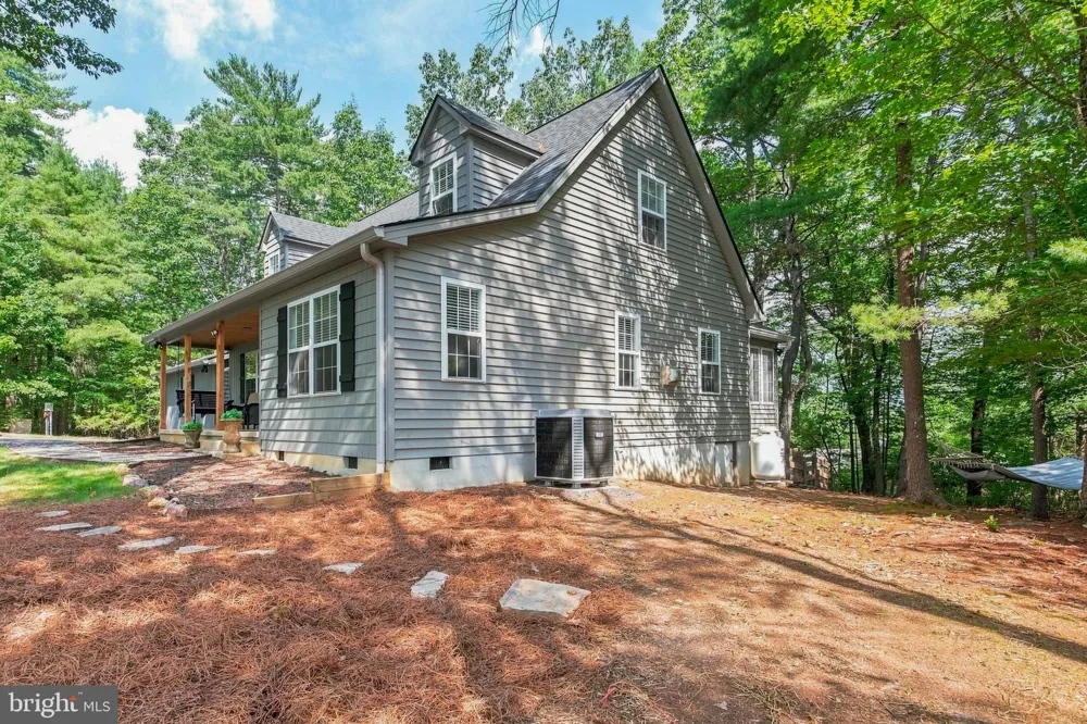 122 FORREST STREET Basye, VA 22810