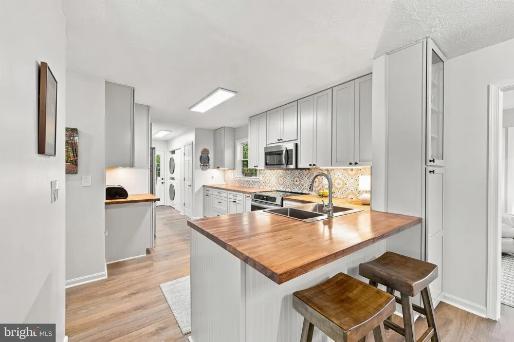 122 FORREST STREET Basye, VA 22810