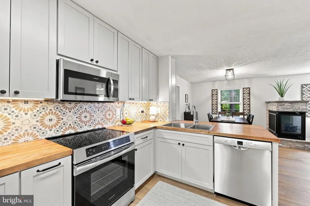 122 FORREST STREET Basye, VA 22810