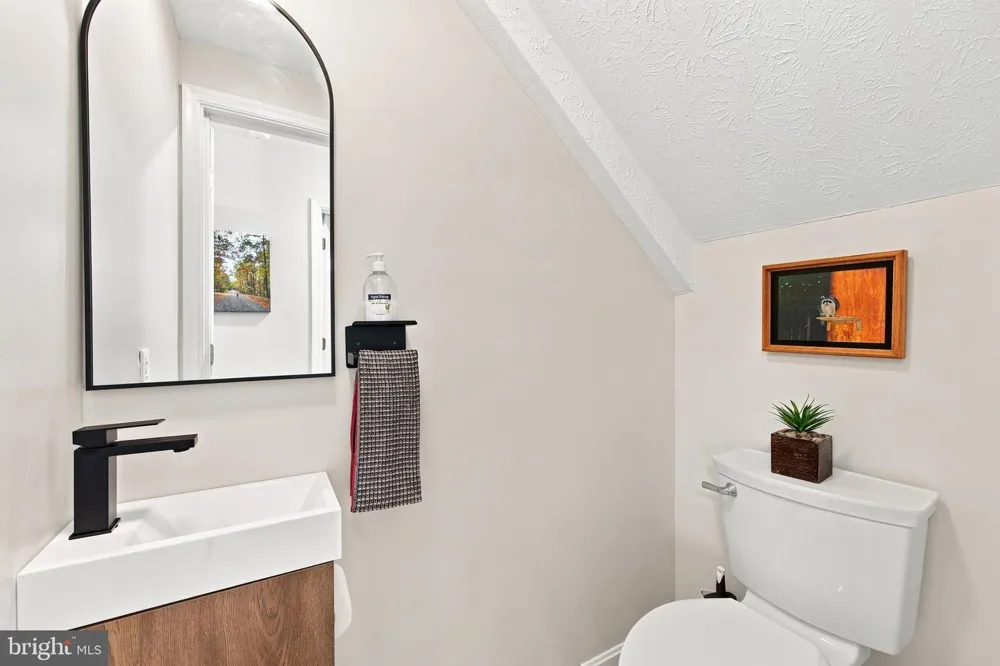 122 FORREST STREET Basye, VA 22810