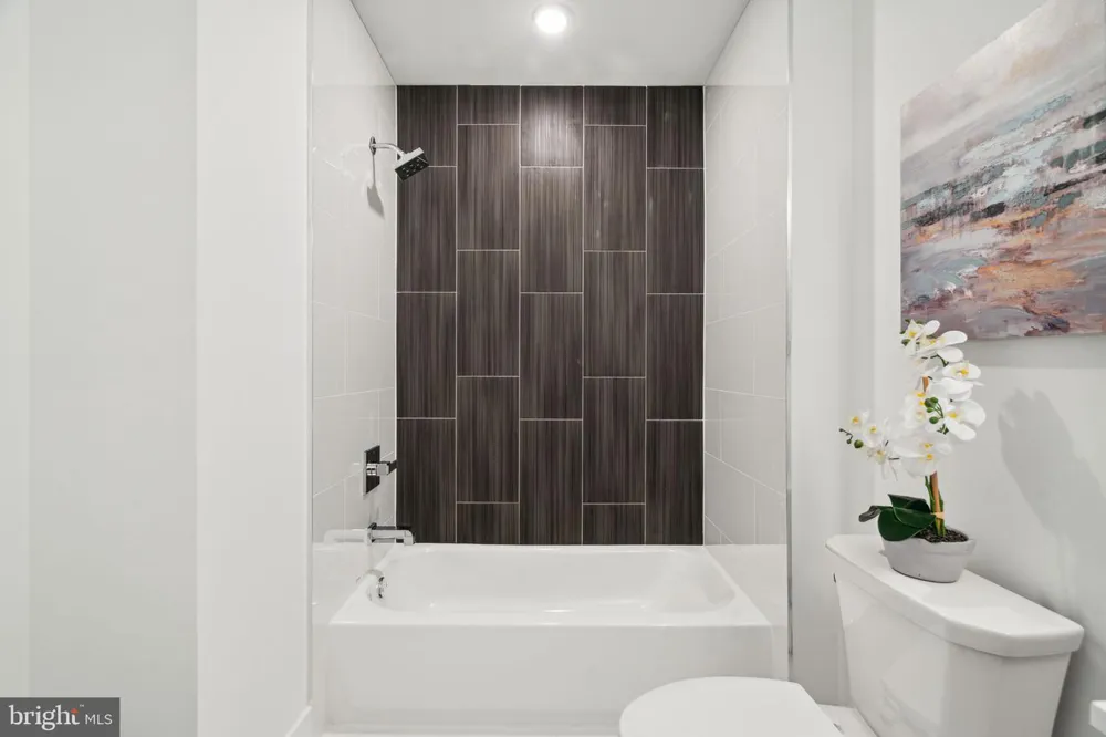 813 BROAD STREET #UNIT 203 Philadelphia, PA 19123