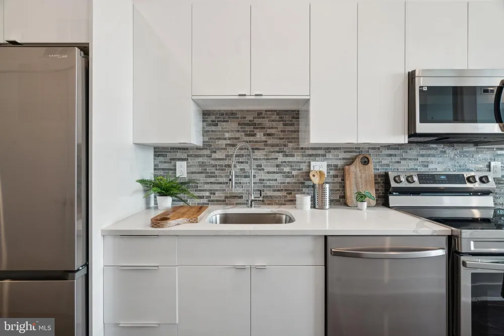 813 BROAD STREET #UNIT 203 Philadelphia, PA 19123