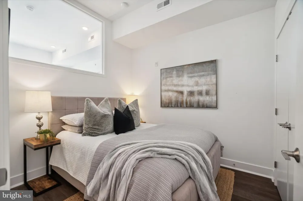 813 BROAD STREET #UNIT 203 Philadelphia, PA 19123