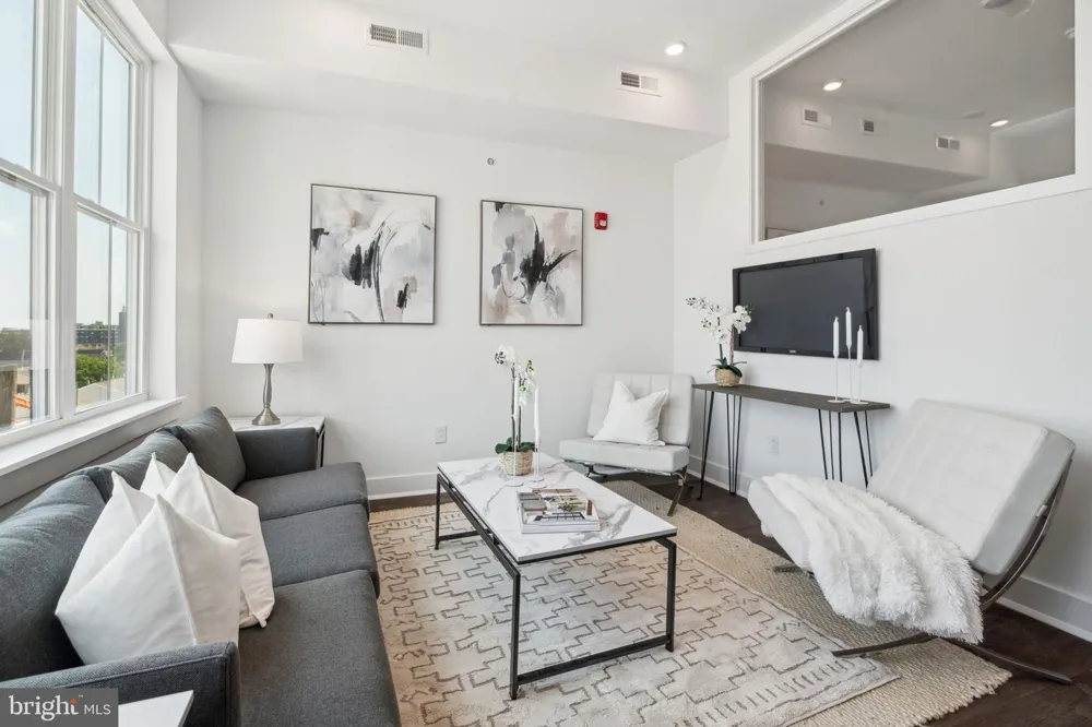 813 BROAD STREET #UNIT 203 Philadelphia, PA 19123