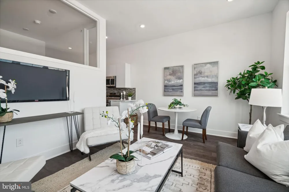 813 BROAD STREET #UNIT 203 Philadelphia, PA 19123