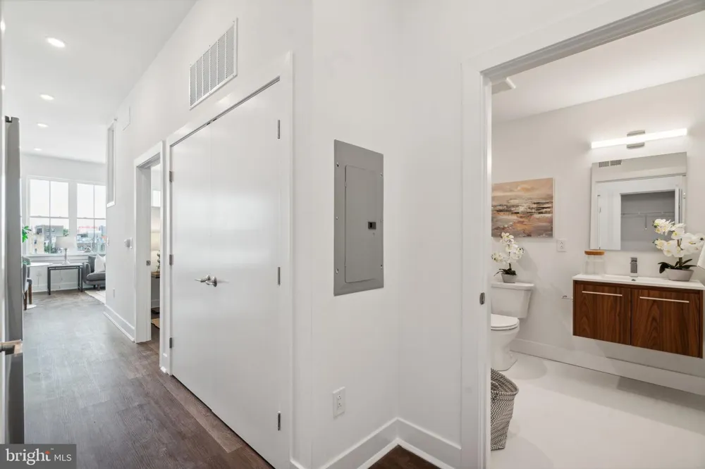 813 BROAD STREET #UNIT 203 Philadelphia, PA 19123