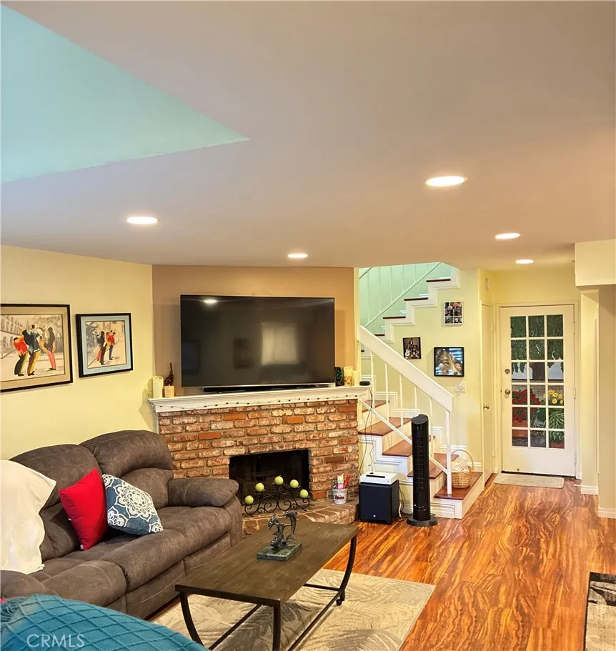 8330 Penfield Winnetka, CA 91306