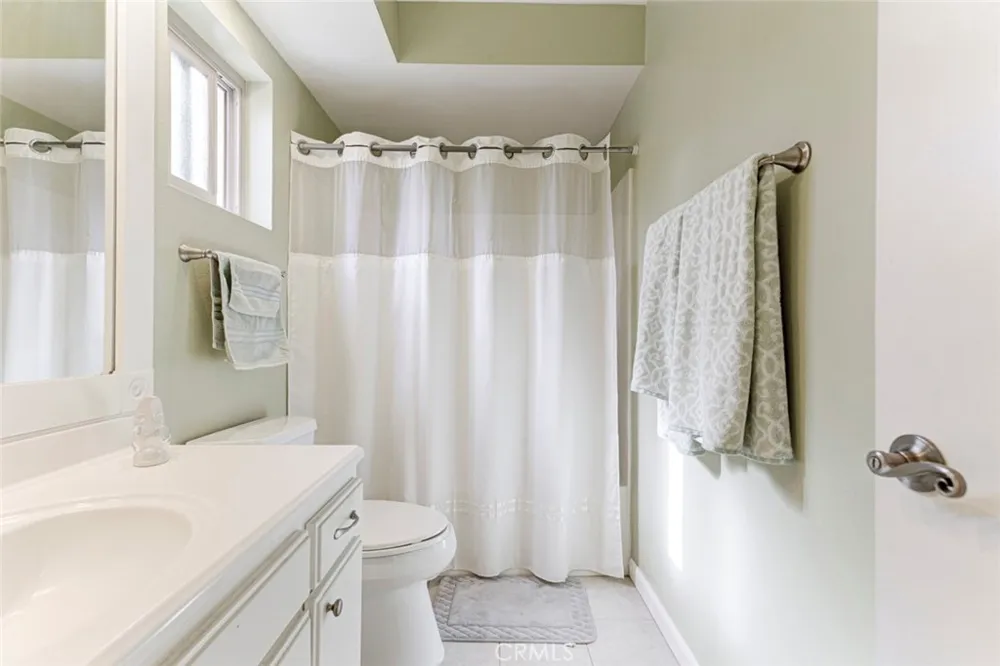 8330 Penfield Winnetka, CA 91306