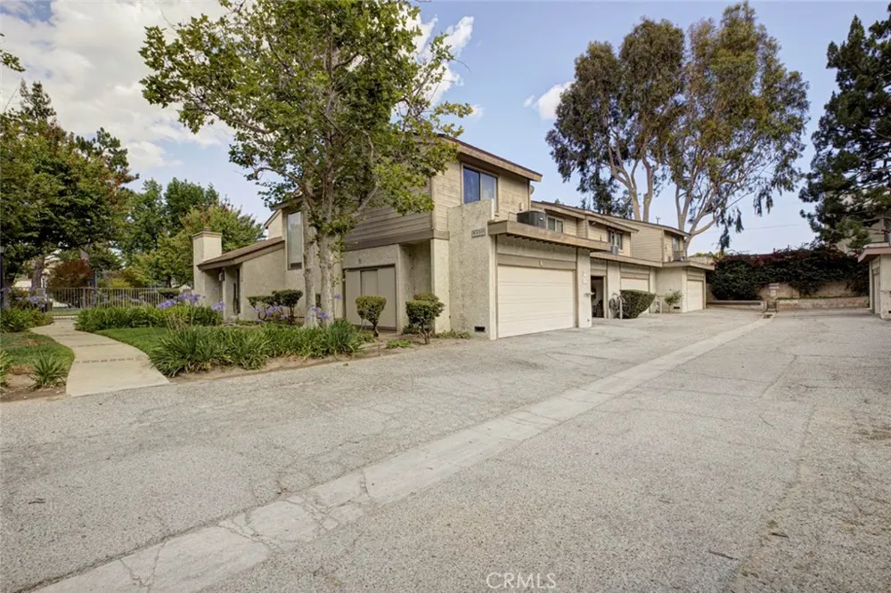 8330 Penfield Winnetka, CA 91306