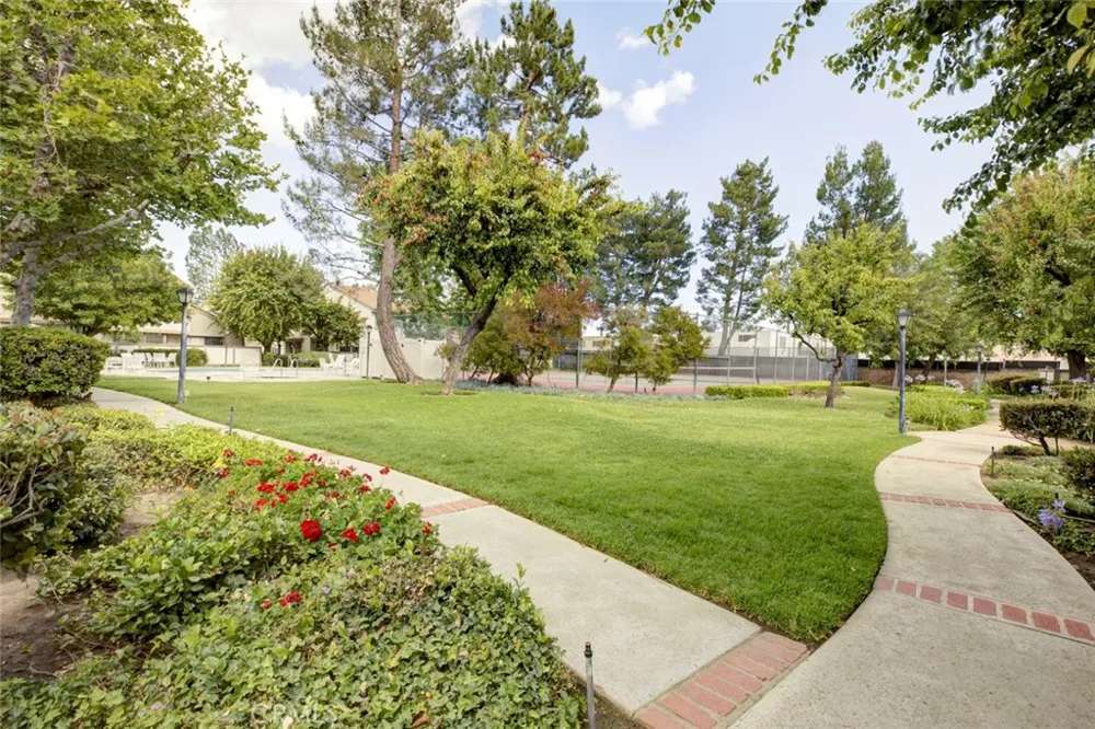 8330 Penfield Winnetka, CA 91306