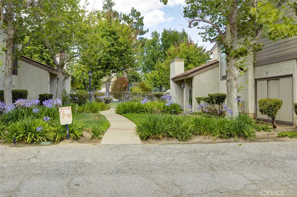 8330 Penfield Winnetka, CA 91306
