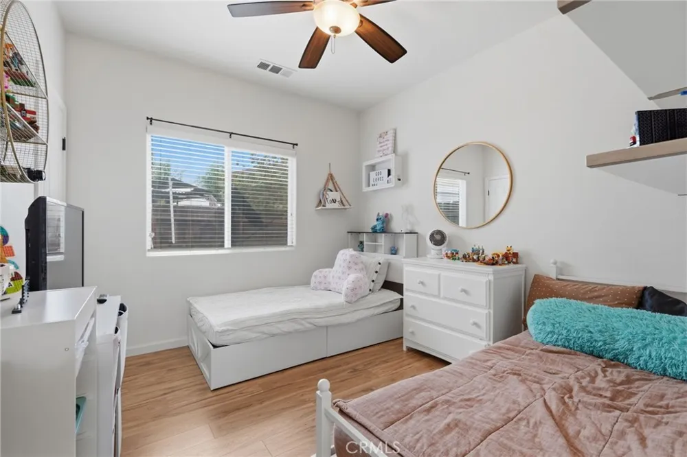 4225 W Ceres Court Visalia, CA 93291
