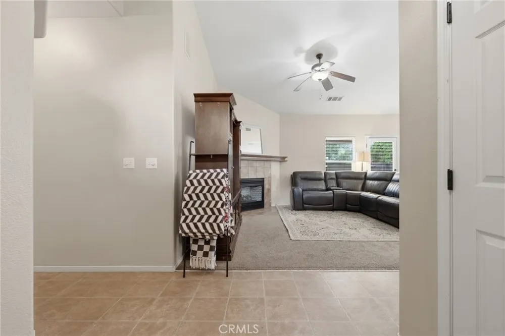 4225 W Ceres Court Visalia, CA 93291