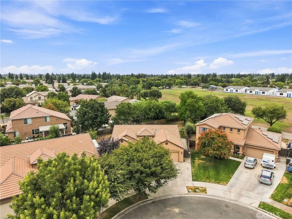 4225 W Ceres Court Visalia, CA 93291