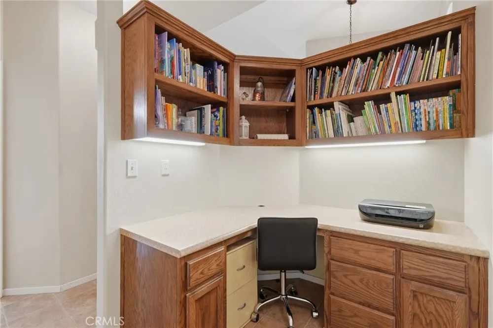 4225 W Ceres Court Visalia, CA 93291